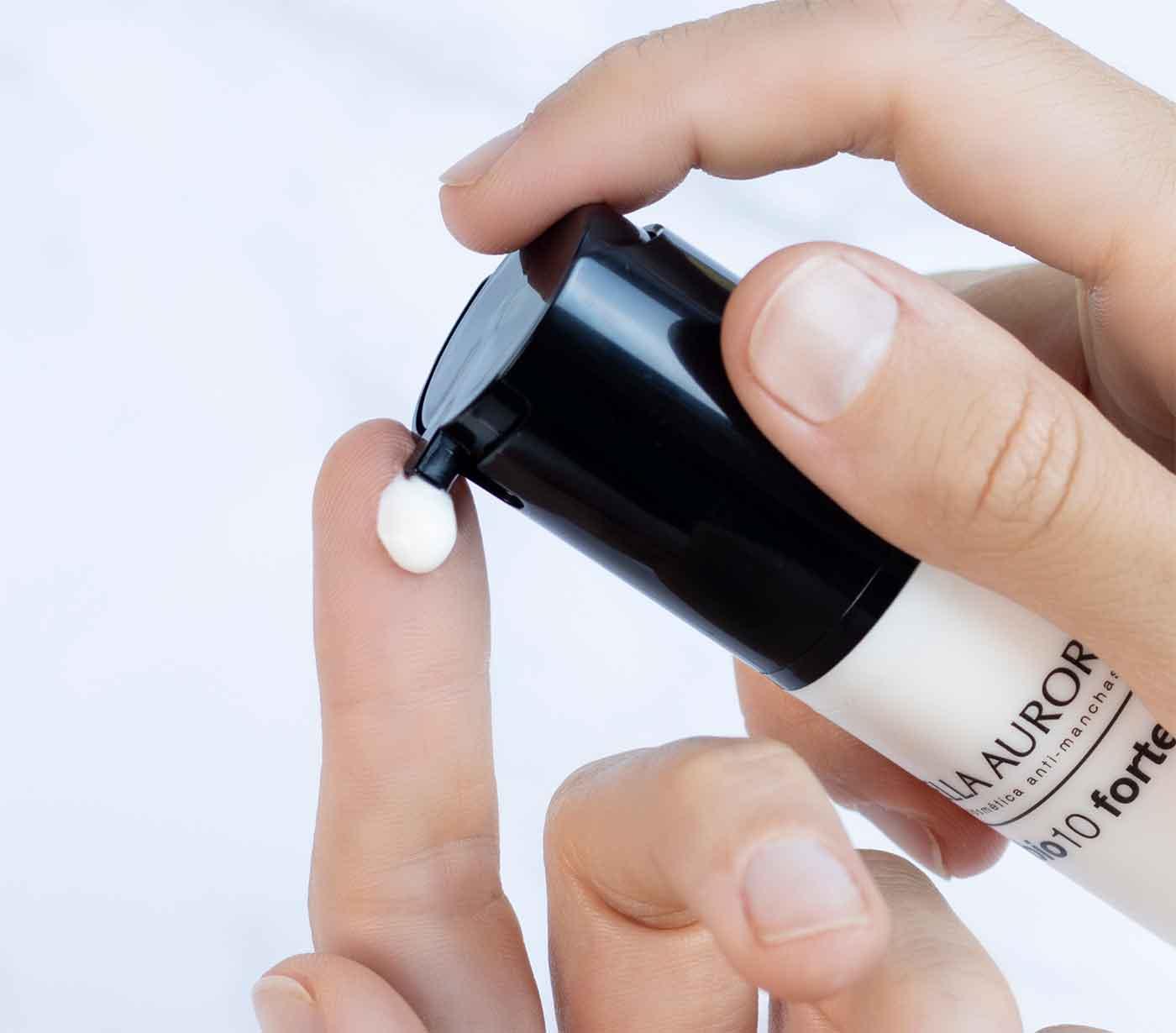 Serum na przebarwienia Bio10 forte z filtrem SPF 20 do skóry normalnej i suchej