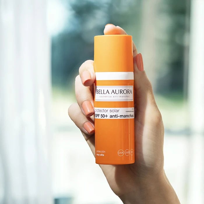 Krem przeciwsłoneczny przeciw przebarwieniom z filtrem SPF 50+ do skóry normalnej i suchej