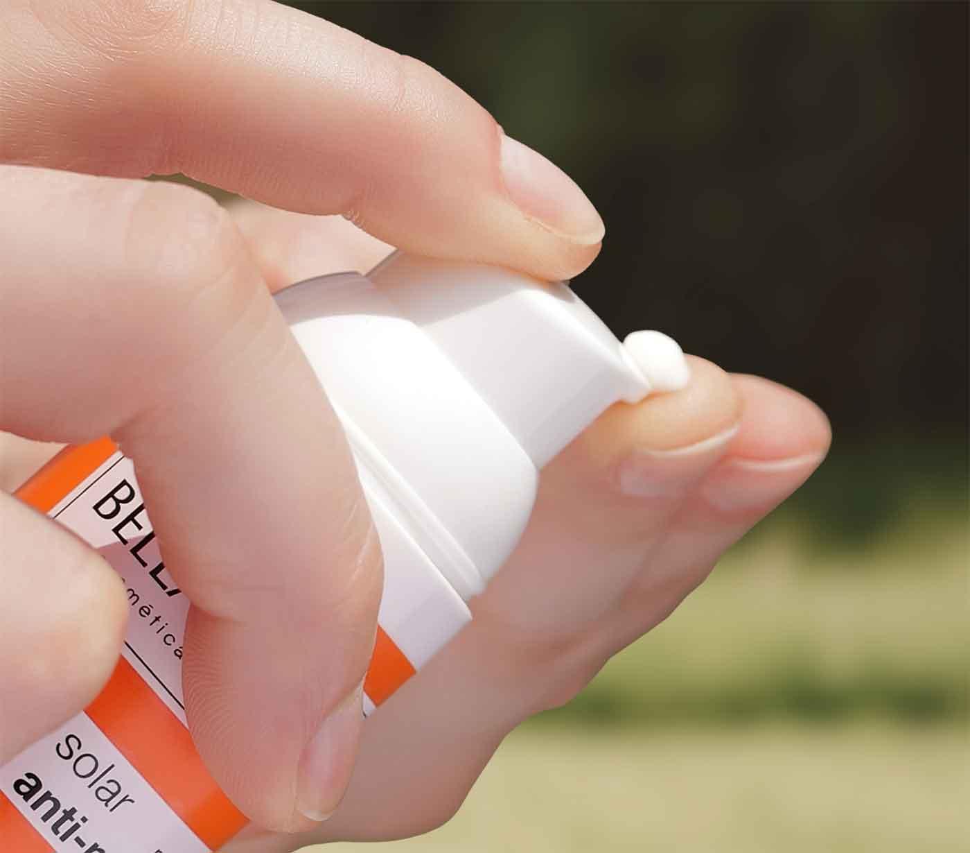 Krem przeciwsłoneczny przeciw przebarwieniom z filtrem SPF 50+ do skóry normalnej i suchej