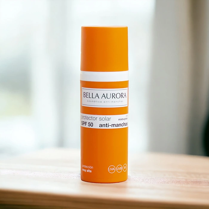 Krem przeciwsłoneczny przeciw przebarwieniom z filtrem SPF 50+ do skóry tłustej i mieszanej