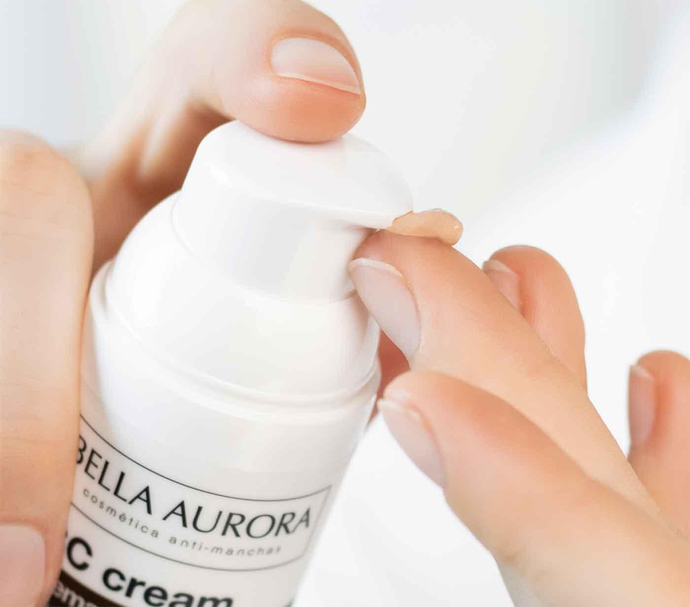 Krem koloryzujący przeciw przebarwieniom CC Cream z filtrem SPF 50+ – odcień jasny